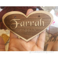 Braille personalizado levantado logotipo en forma de corazón de madeira